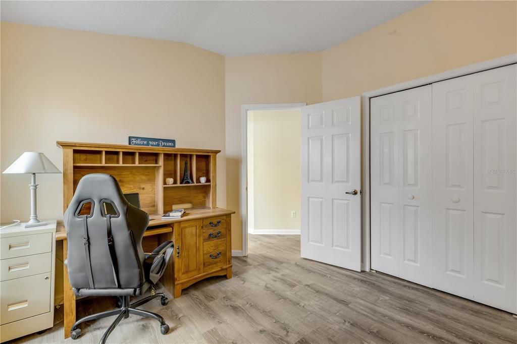 Active With Contract: $410,000 (3 beds, 2 baths, 1382 Square Feet)