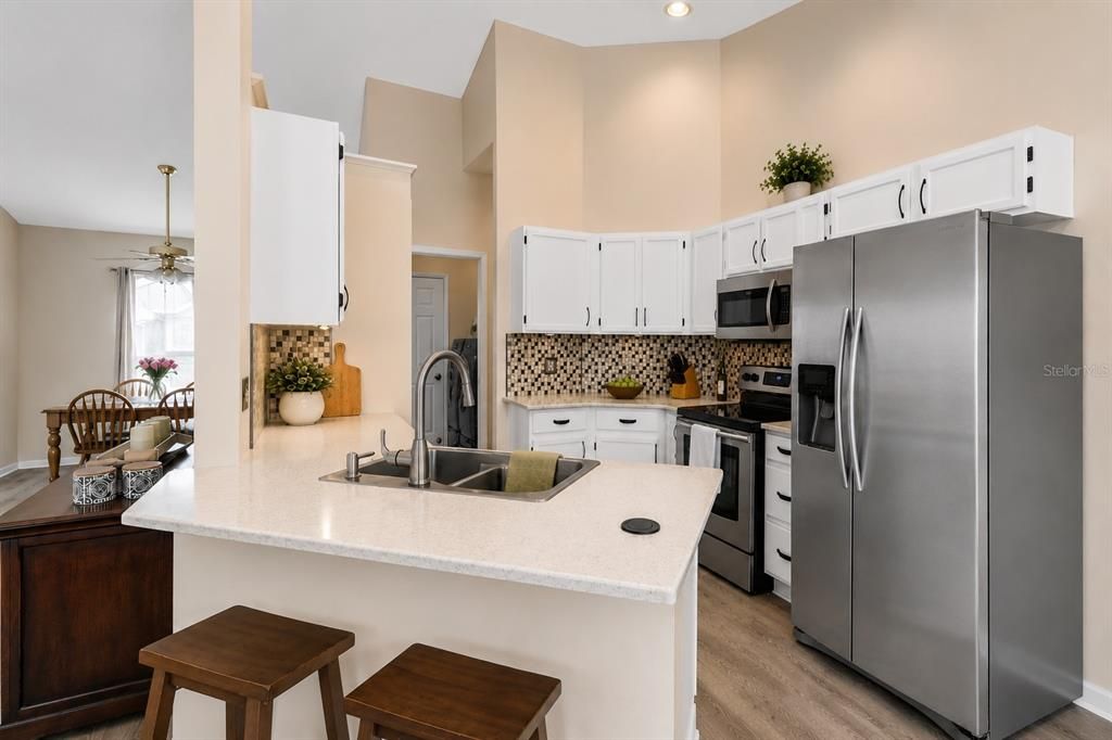 Active With Contract: $410,000 (3 beds, 2 baths, 1382 Square Feet)