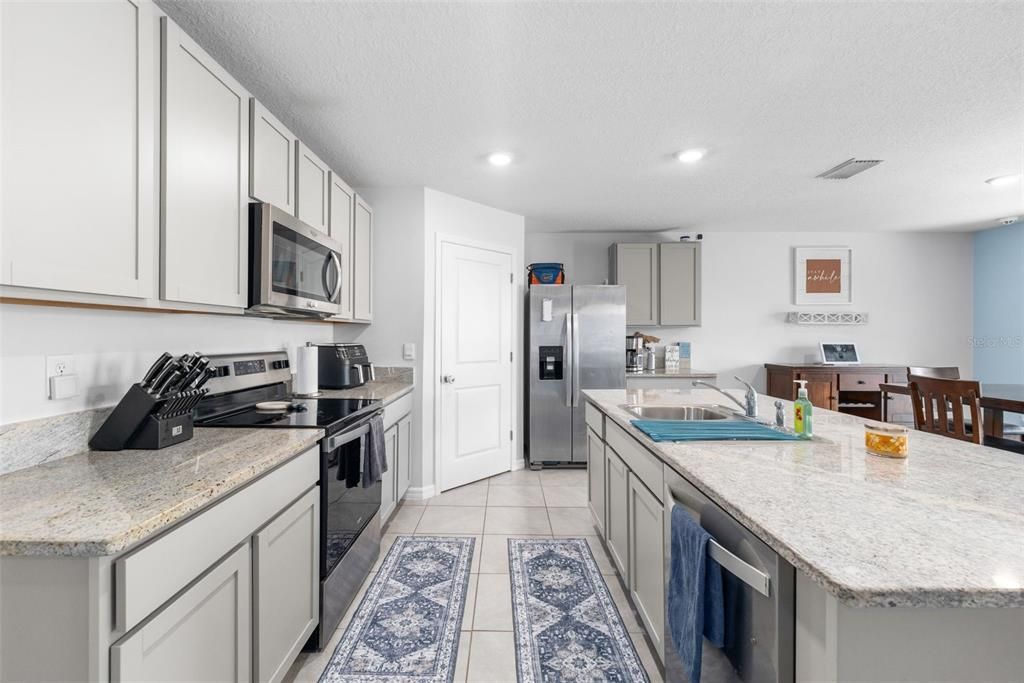 En Venta: $315,000 (4 camas, 2 baños, 1768 Pies cuadrados)