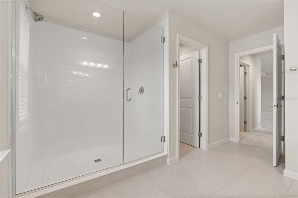En Venta: $549,000 (4 camas, 3 baños, 3402 Pies cuadrados)