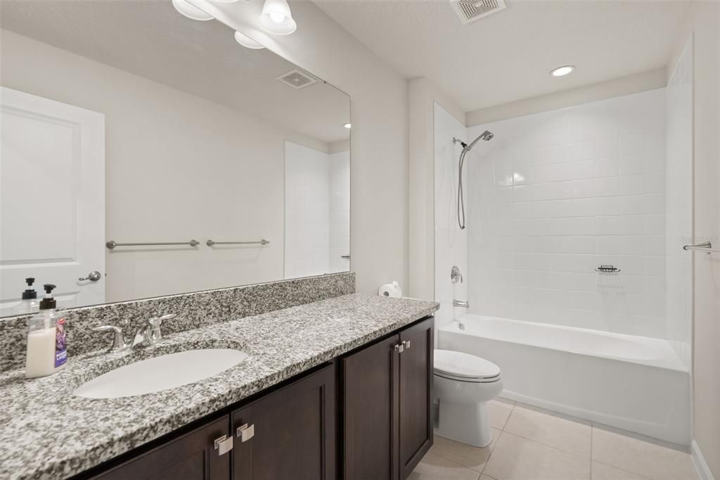 En Venta: $549,000 (4 camas, 3 baños, 3402 Pies cuadrados)