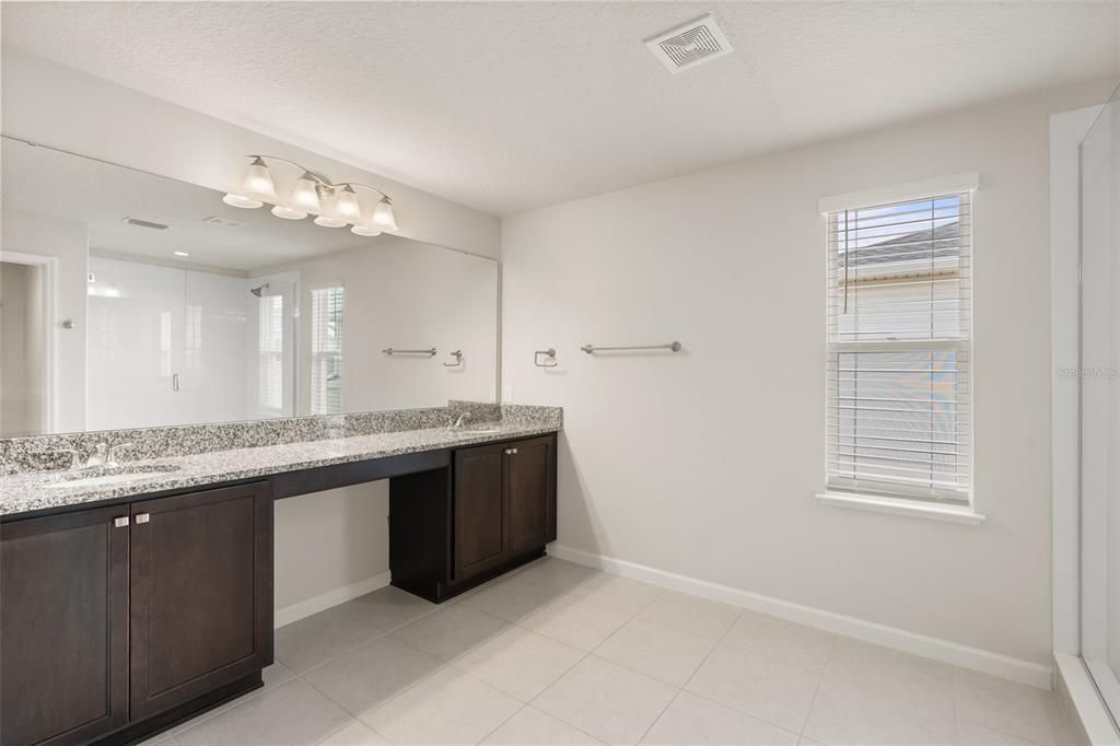 En Venta: $549,000 (4 camas, 3 baños, 3402 Pies cuadrados)