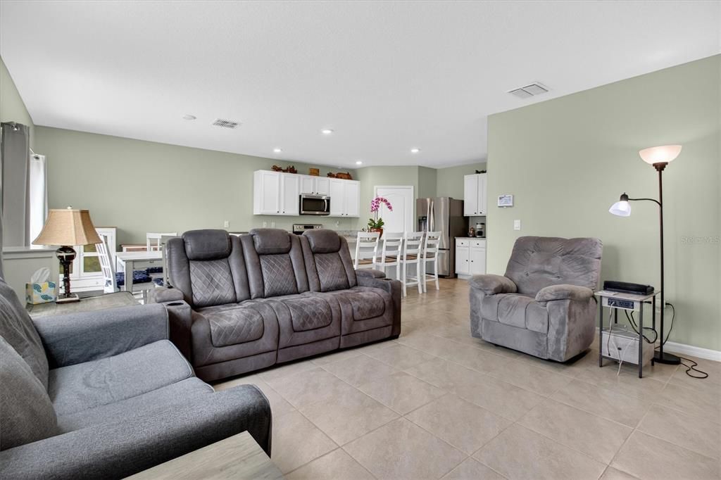 For Sale: $462,000 (5 beds, 3 baths, 2889 Square Feet)