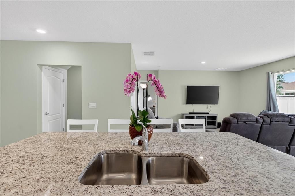 For Sale: $462,000 (5 beds, 3 baths, 2889 Square Feet)