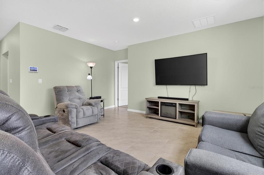 For Sale: $462,000 (5 beds, 3 baths, 2889 Square Feet)