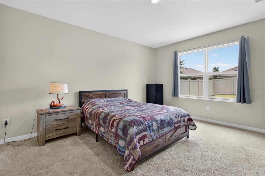 For Sale: $462,000 (5 beds, 3 baths, 2889 Square Feet)