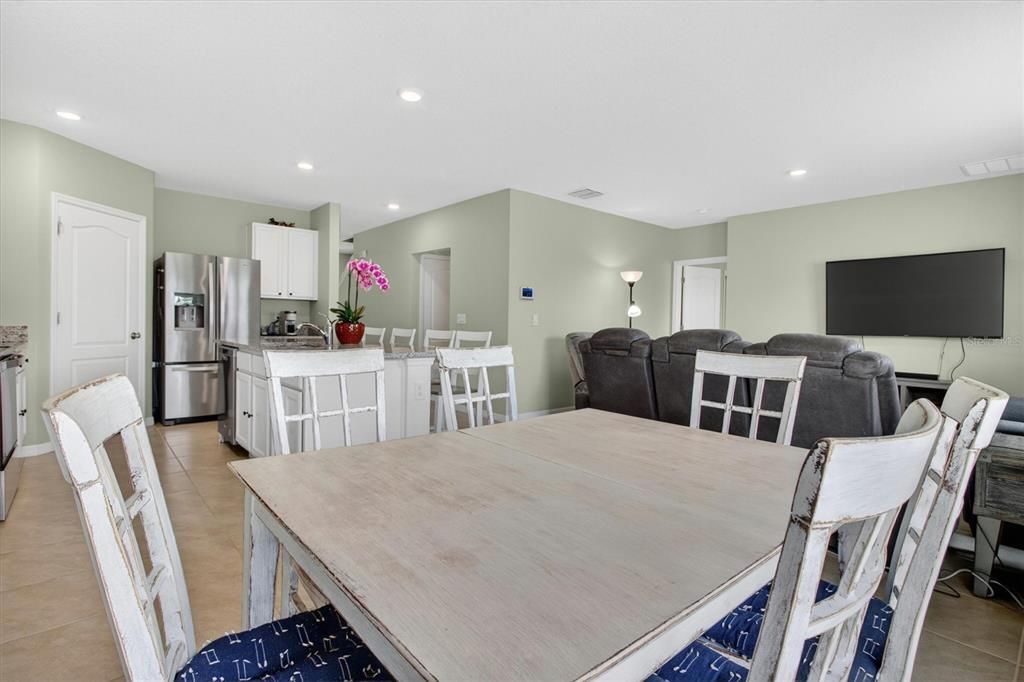 For Sale: $462,000 (5 beds, 3 baths, 2889 Square Feet)