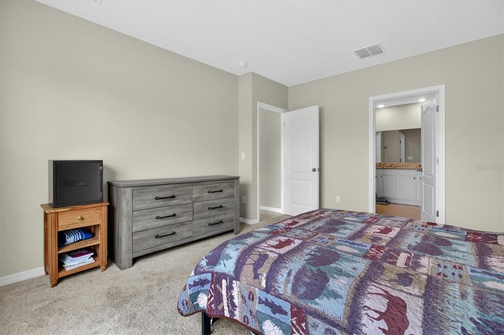 For Sale: $462,000 (5 beds, 3 baths, 2889 Square Feet)