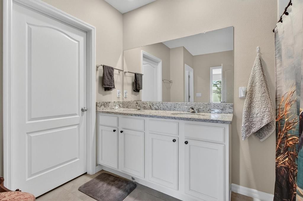 For Sale: $462,000 (5 beds, 3 baths, 2889 Square Feet)