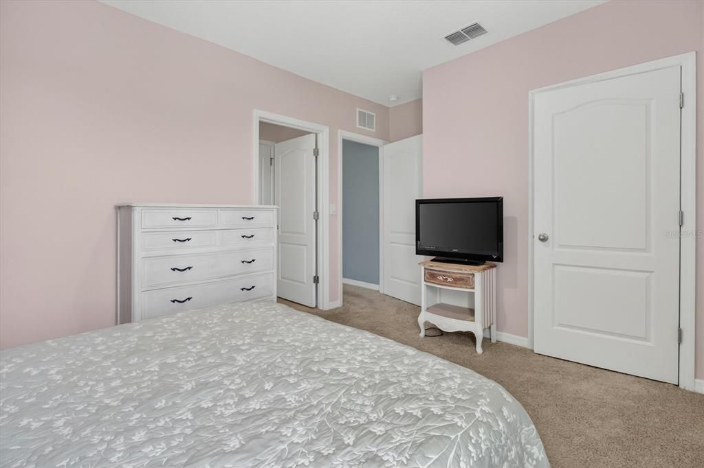 For Sale: $462,000 (5 beds, 3 baths, 2889 Square Feet)