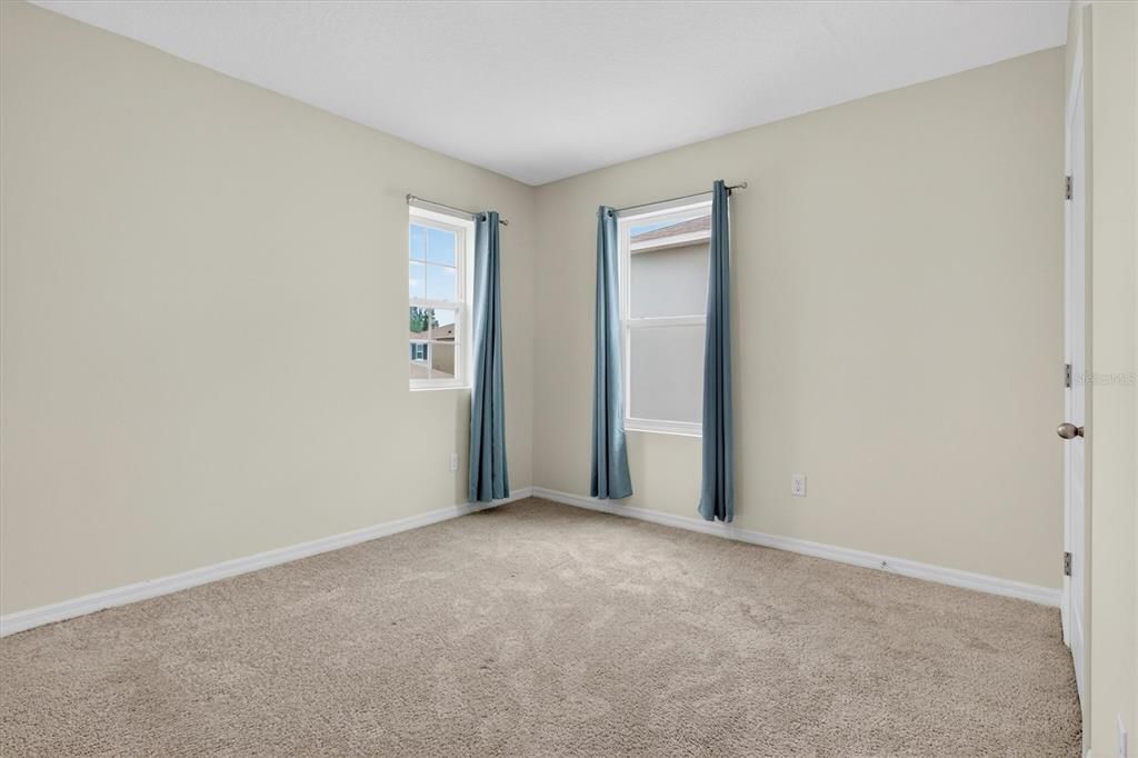 For Sale: $462,000 (5 beds, 3 baths, 2889 Square Feet)