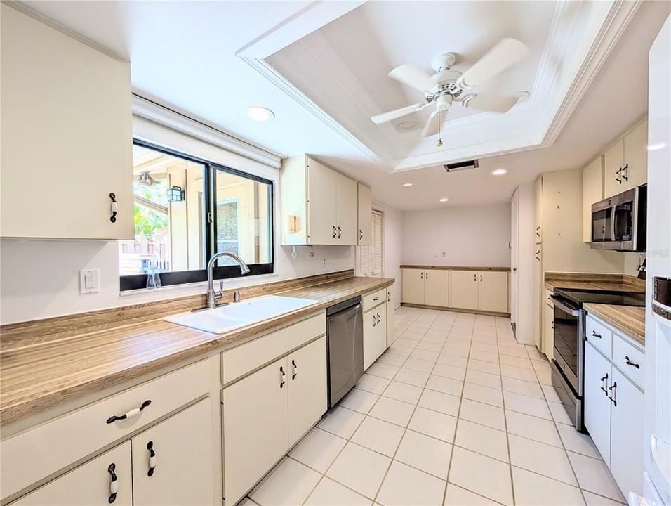 En Venta: $379,000 (3 camas, 2 baños, 2116 Pies cuadrados)