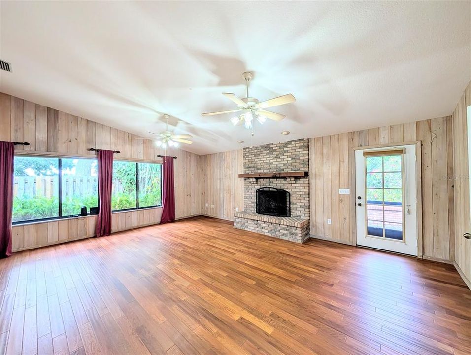 En Venta: $379,000 (3 camas, 2 baños, 2116 Pies cuadrados)
