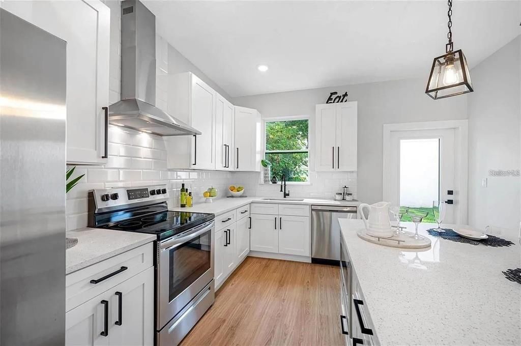 For Sale: $919,999 (5 beds, 5 baths, 2881 Square Feet)