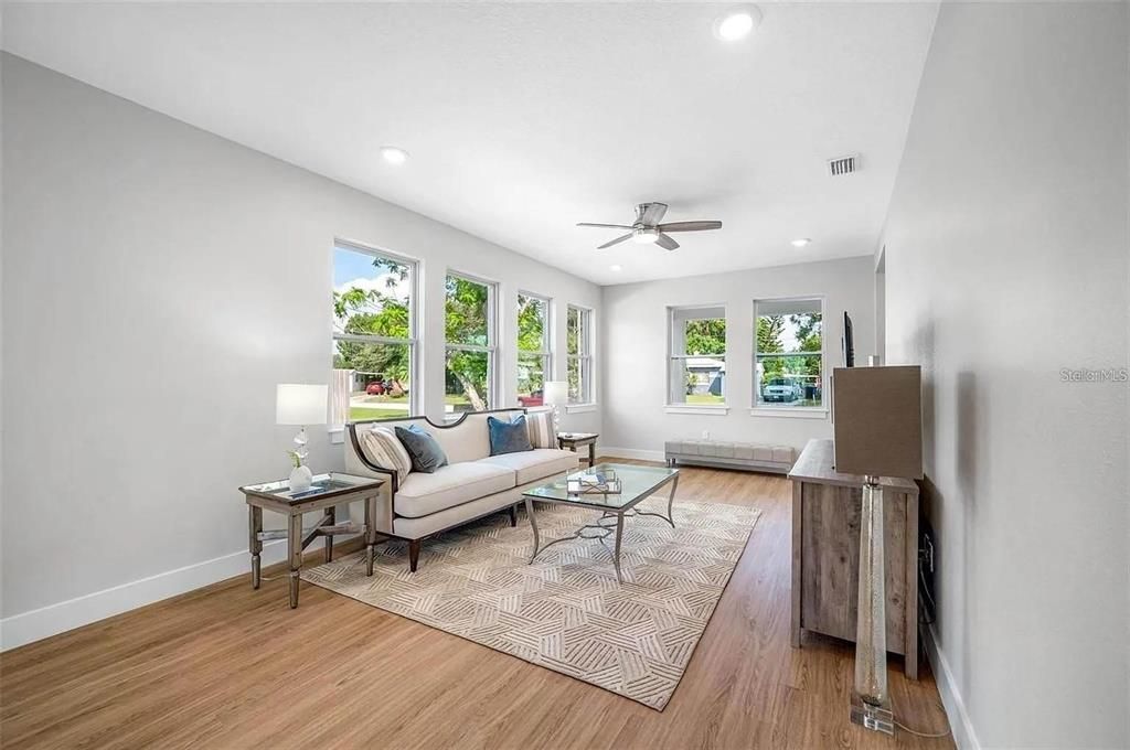 For Sale: $919,999 (5 beds, 5 baths, 2881 Square Feet)