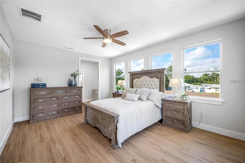 For Sale: $919,999 (5 beds, 5 baths, 2881 Square Feet)