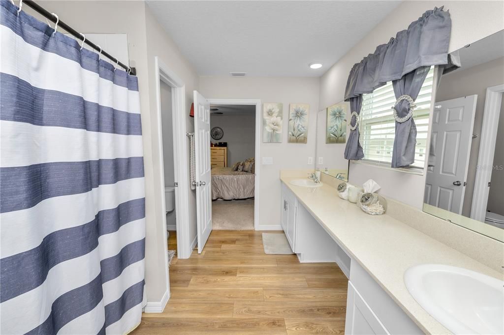 For Sale: $385,000 (5 beds, 3 baths, 3085 Square Feet)