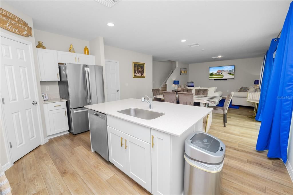 For Sale: $385,000 (5 beds, 3 baths, 3085 Square Feet)