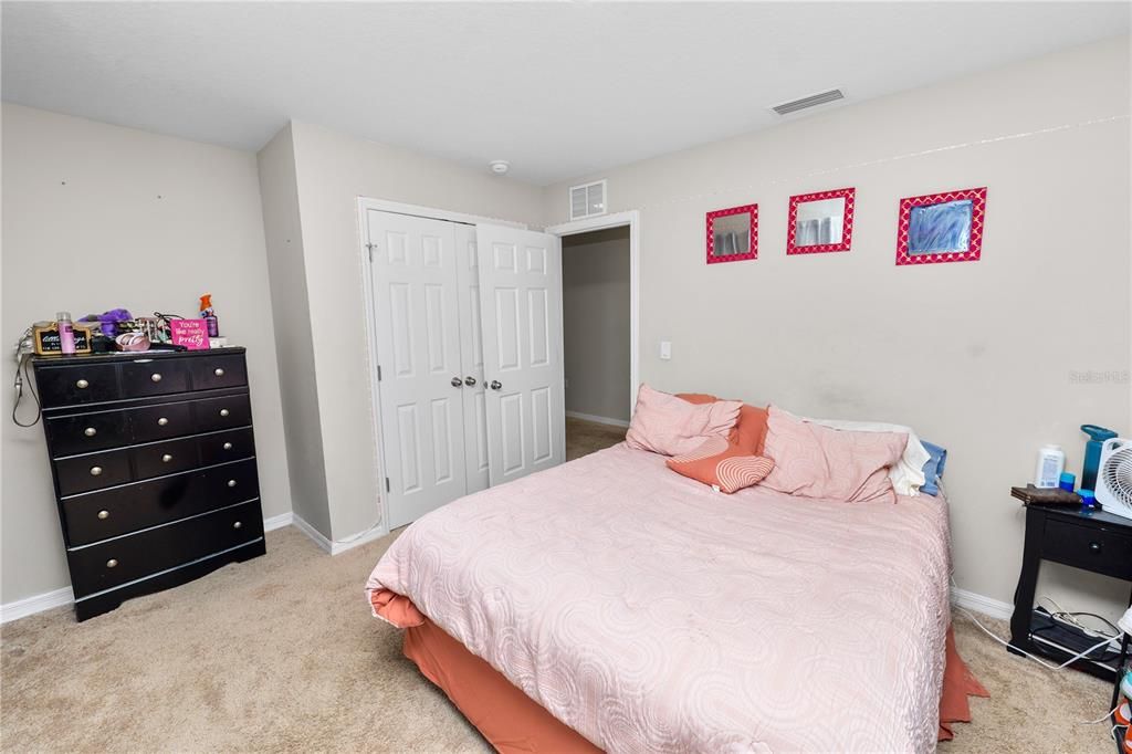 For Sale: $385,000 (5 beds, 3 baths, 3085 Square Feet)