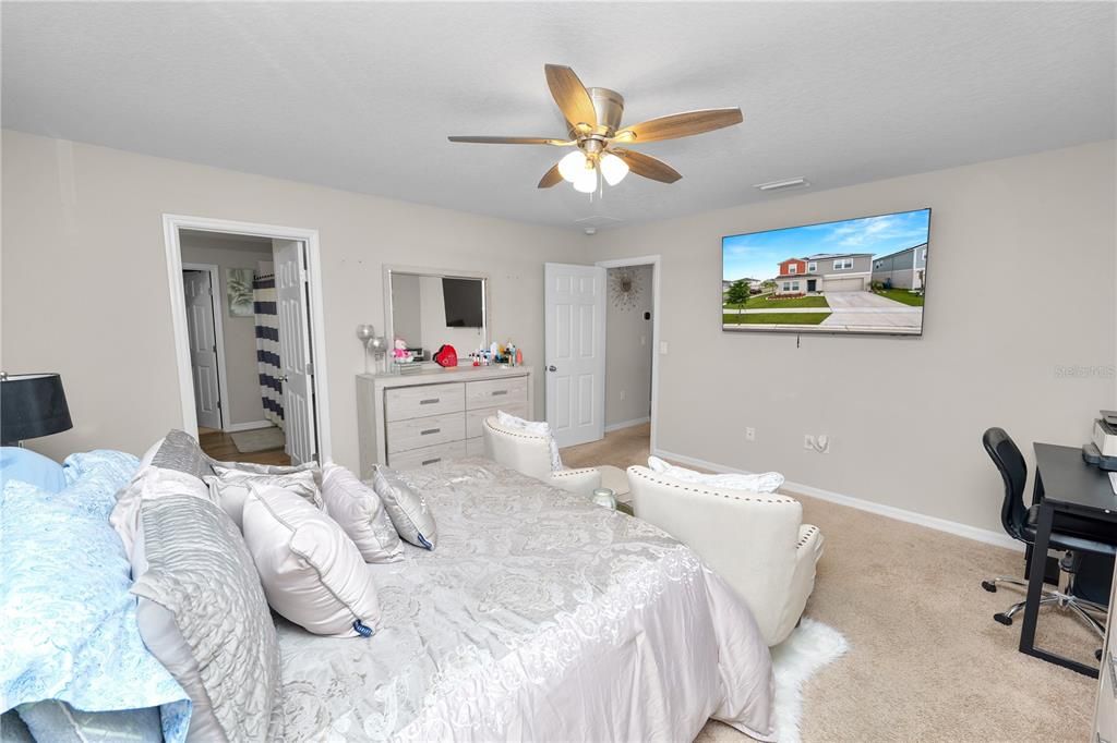For Sale: $385,000 (5 beds, 3 baths, 3085 Square Feet)