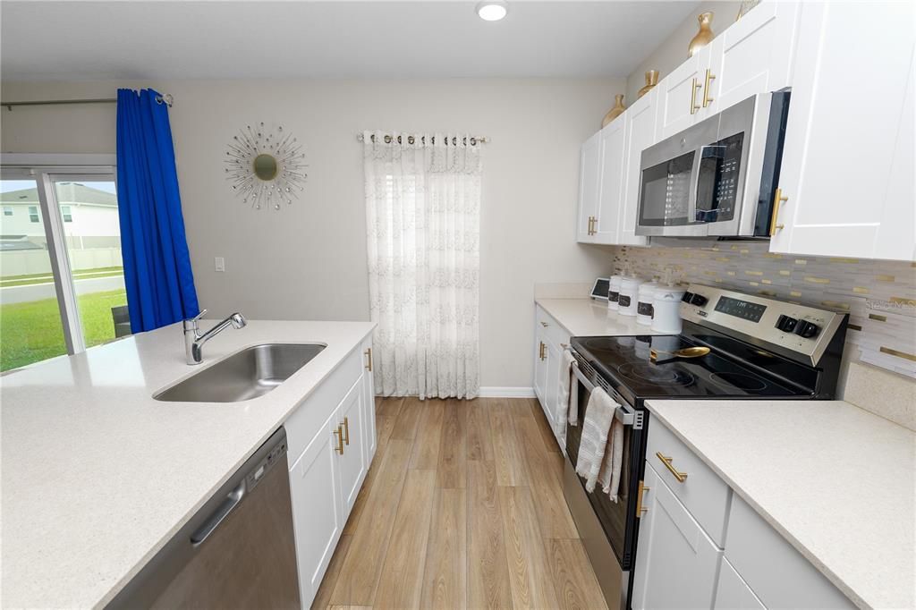 For Sale: $385,000 (5 beds, 3 baths, 3085 Square Feet)