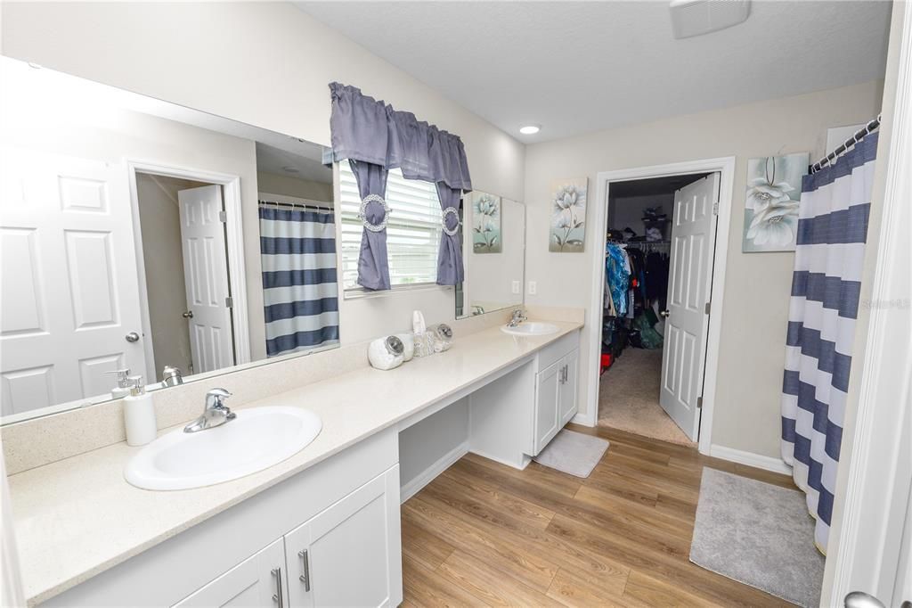 For Sale: $385,000 (5 beds, 3 baths, 3085 Square Feet)
