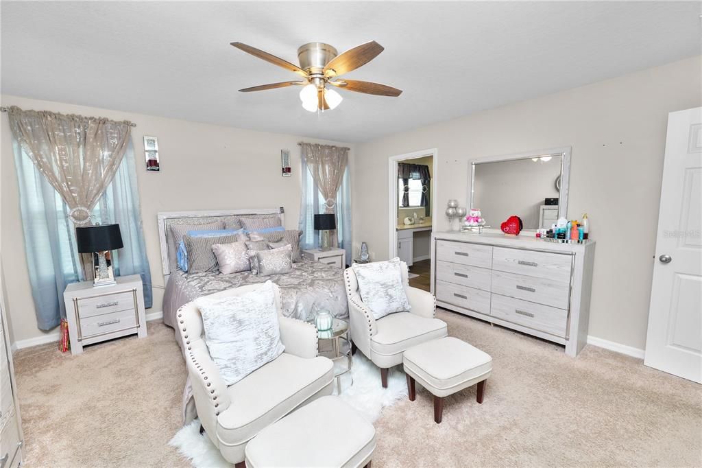 For Sale: $385,000 (5 beds, 3 baths, 3085 Square Feet)