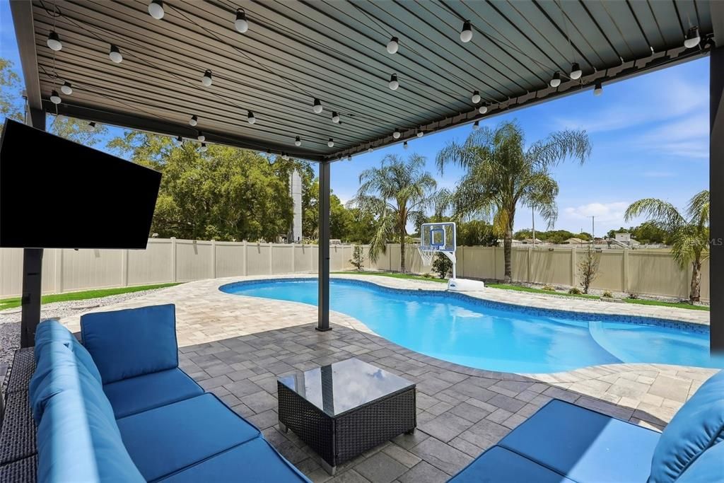 For Sale: $650,000 (4 beds, 3 baths, 2686 Square Feet)