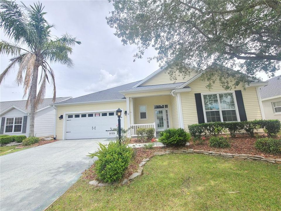 For Rent: $2,600 (3 beds, 2 baths, 1911 Square Feet)