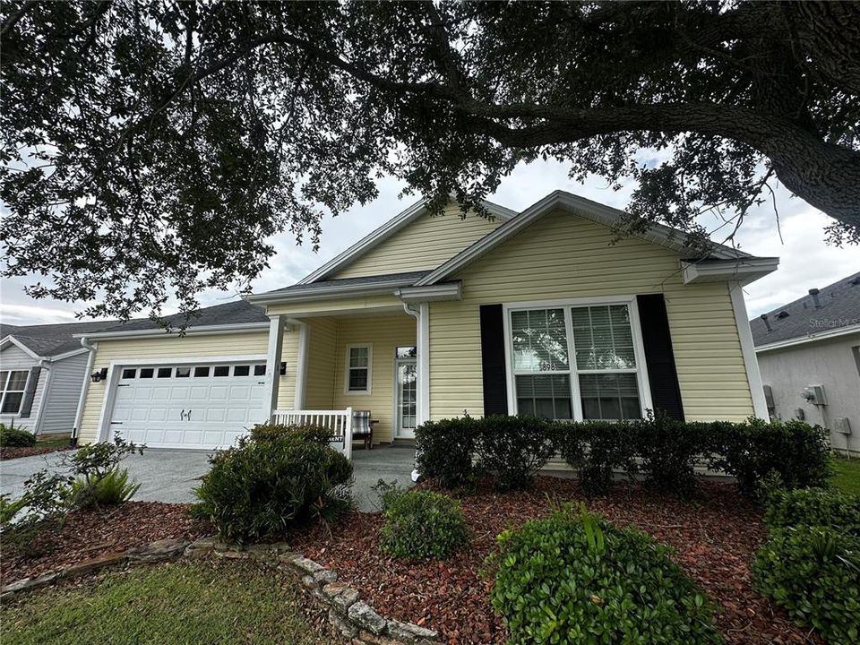 For Rent: $2,600 (3 beds, 2 baths, 1911 Square Feet)
