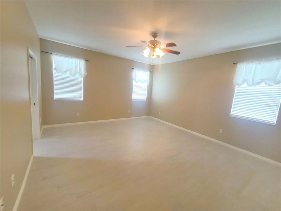 For Rent: $2,600 (3 beds, 2 baths, 1911 Square Feet)
