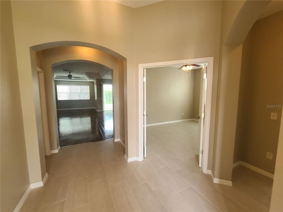 For Rent: $2,600 (3 beds, 2 baths, 1911 Square Feet)