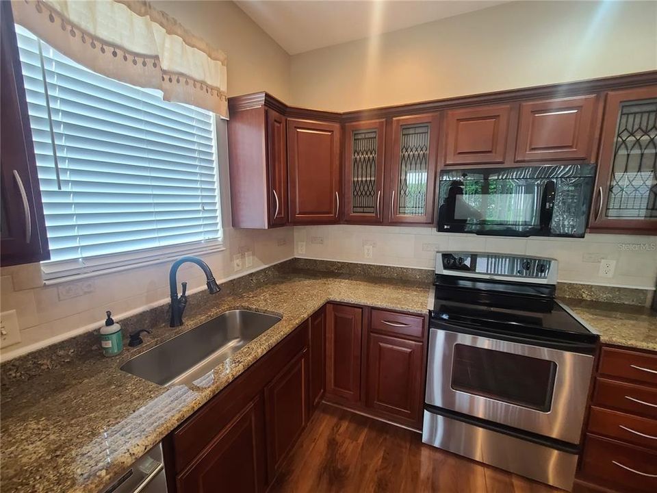 For Rent: $2,600 (3 beds, 2 baths, 1911 Square Feet)