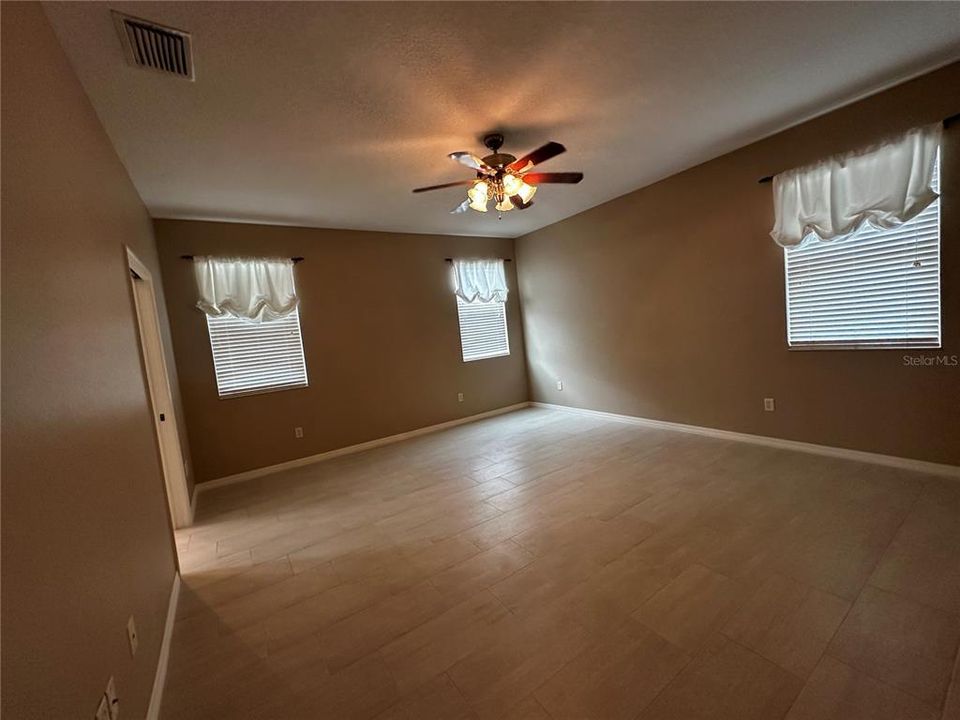 For Rent: $2,600 (3 beds, 2 baths, 1911 Square Feet)