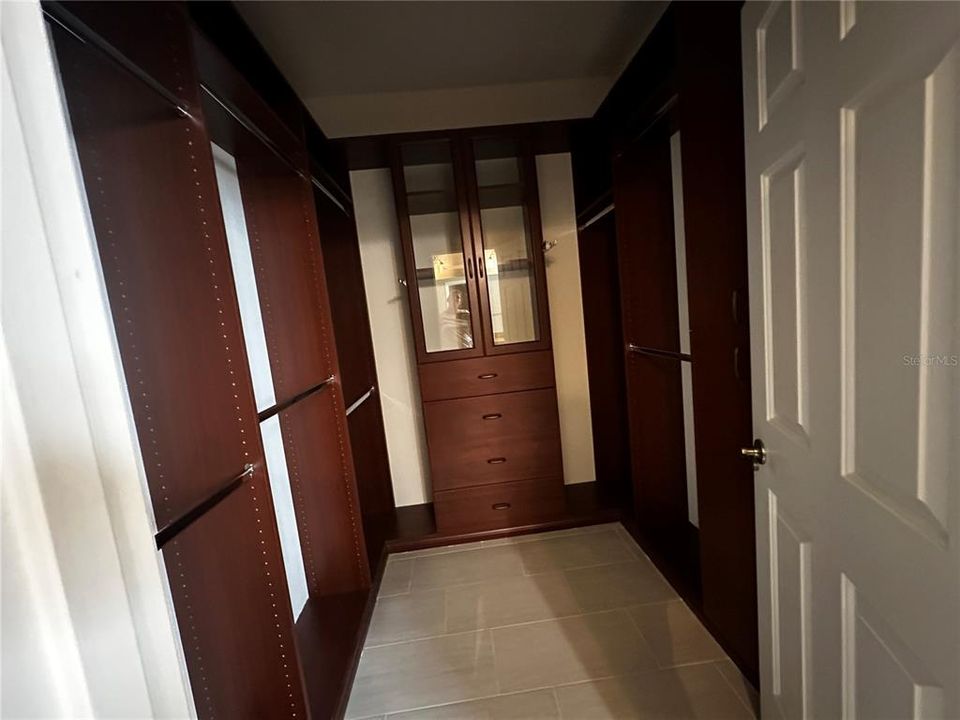 For Rent: $2,600 (3 beds, 2 baths, 1911 Square Feet)