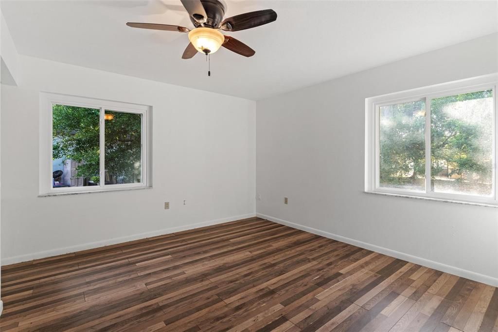 Activo con contrato: $239,900 (3 camas, 1 baños, 1269 Pies cuadrados)