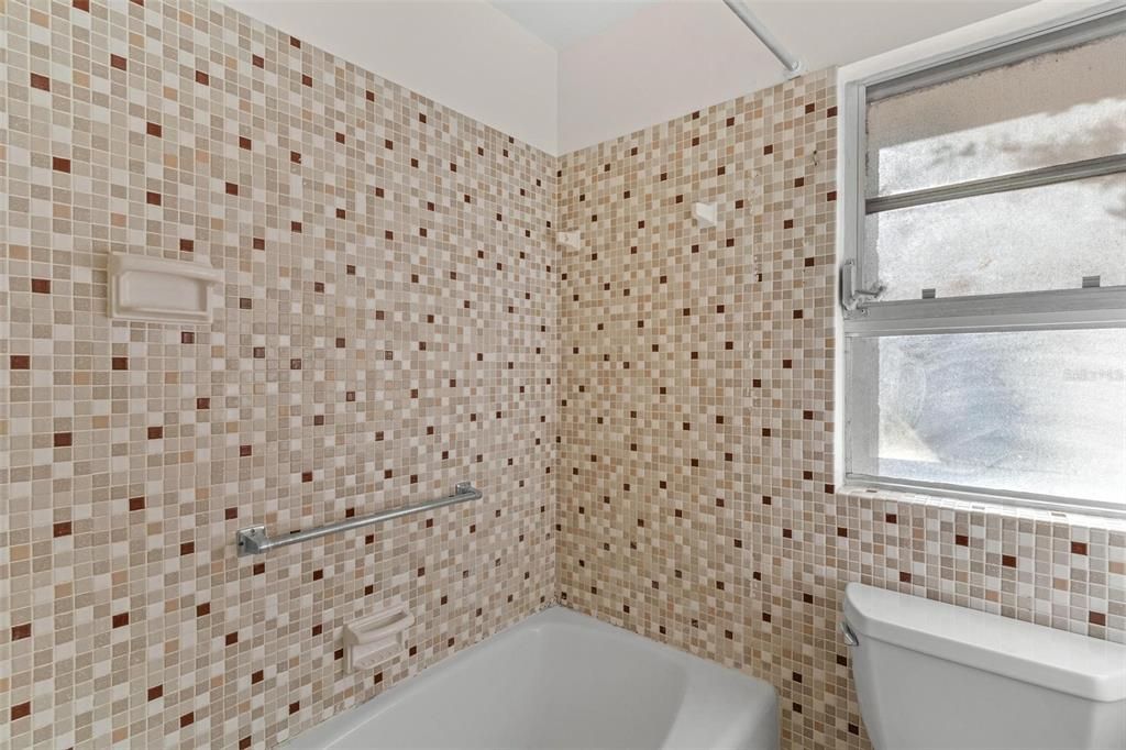 Activo con contrato: $239,900 (3 camas, 1 baños, 1269 Pies cuadrados)