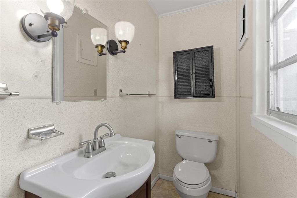 Activo con contrato: $239,900 (3 camas, 1 baños, 1269 Pies cuadrados)