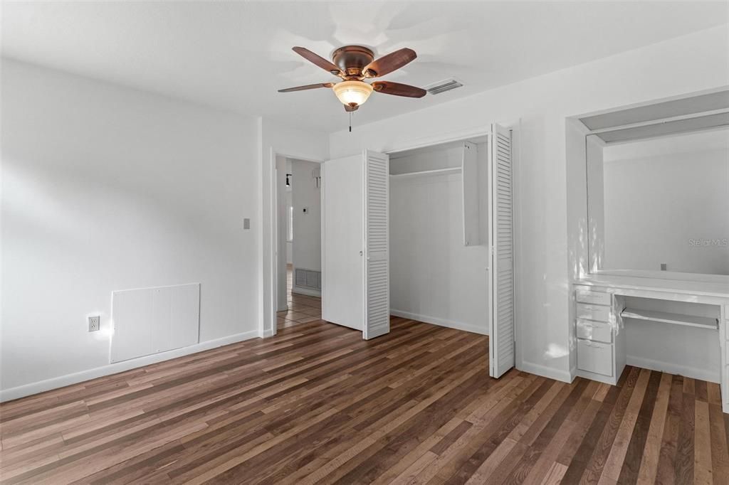 Activo con contrato: $239,900 (3 camas, 1 baños, 1269 Pies cuadrados)