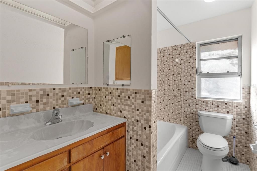 Activo con contrato: $239,900 (3 camas, 1 baños, 1269 Pies cuadrados)