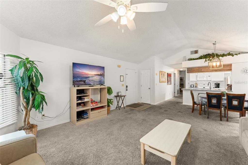 For Sale: $210,000 (3 beds, 2 baths, 1301 Square Feet)