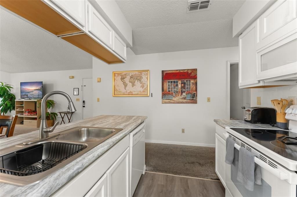 For Sale: $210,000 (3 beds, 2 baths, 1301 Square Feet)