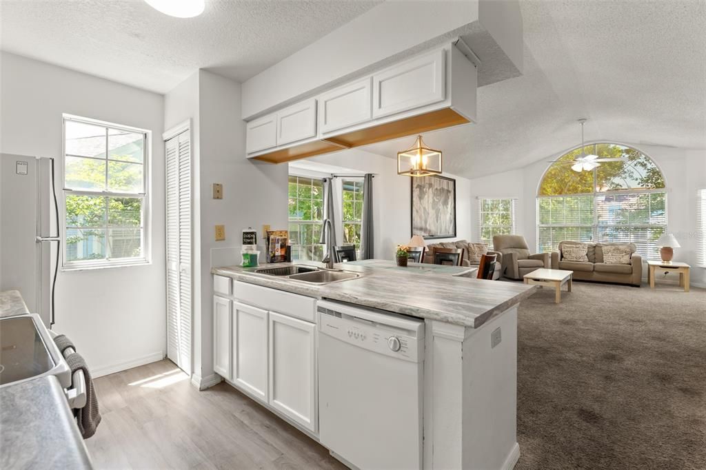 For Sale: $210,000 (3 beds, 2 baths, 1301 Square Feet)