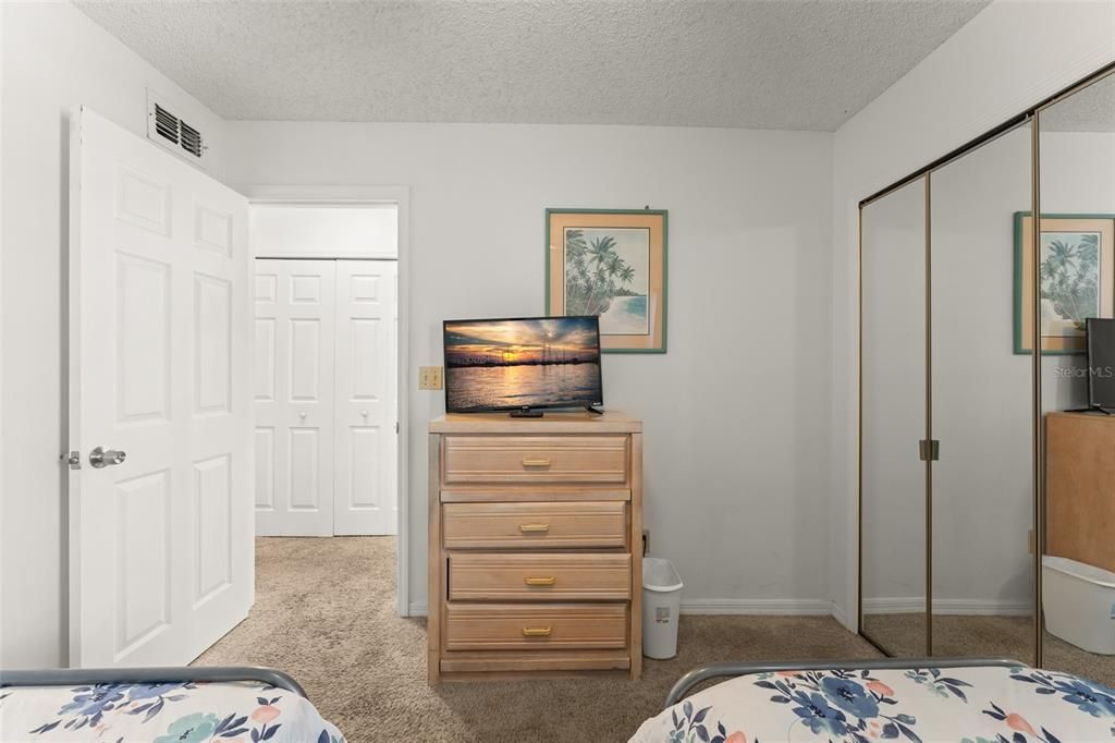 For Sale: $210,000 (3 beds, 2 baths, 1301 Square Feet)