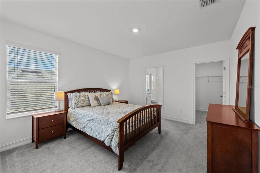 For Sale: $825,000 (5 beds, 4 baths, 3334 Square Feet)