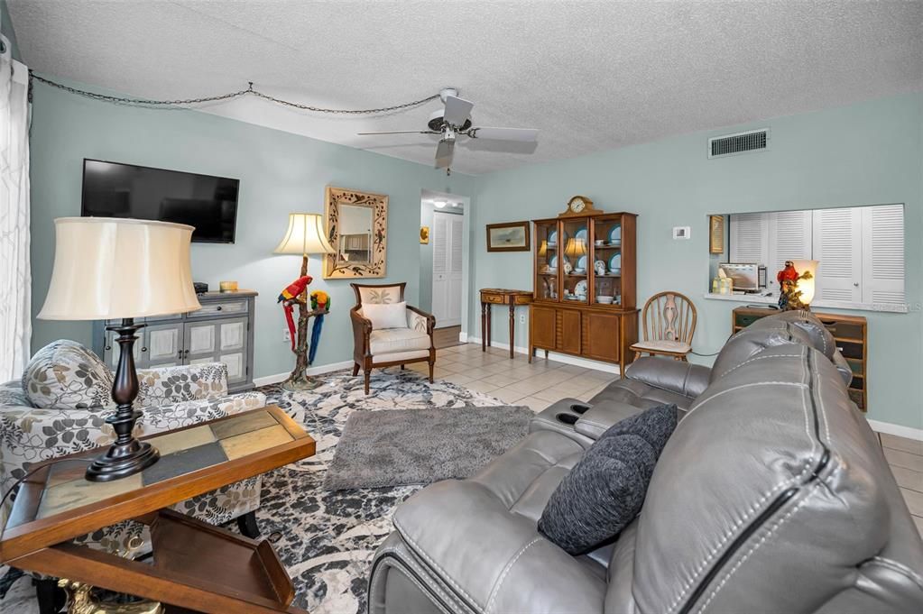 For Sale: $189,000 (2 beds, 2 baths, 1150 Square Feet)