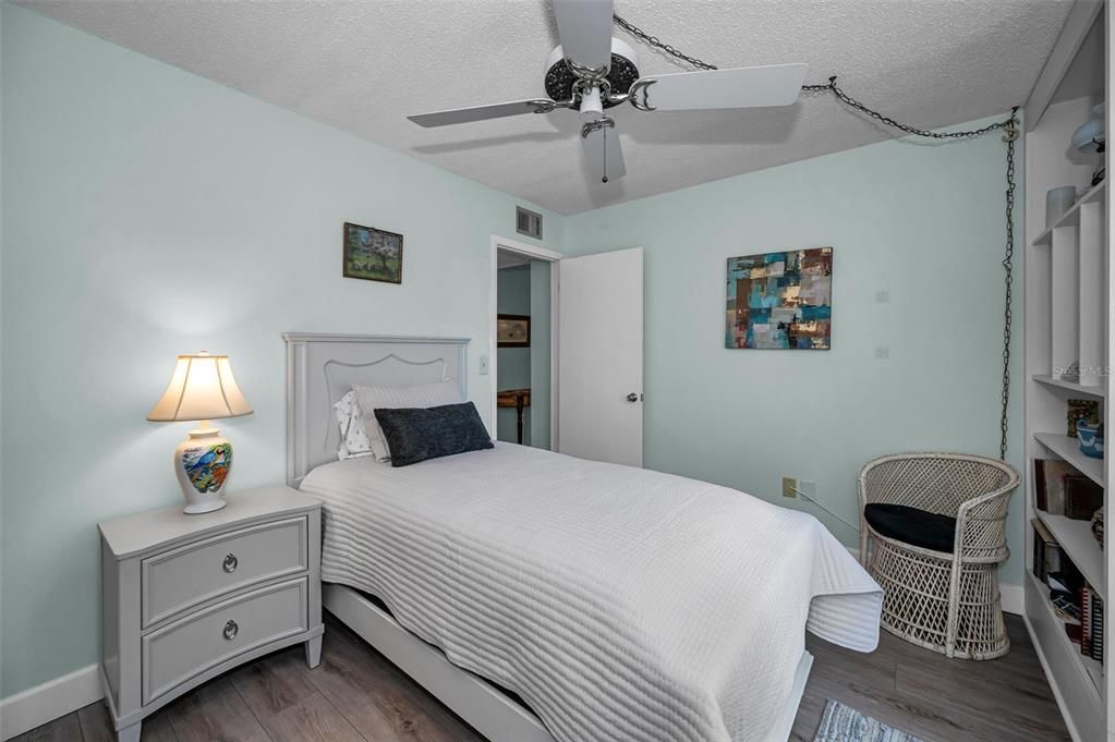 For Sale: $189,000 (2 beds, 2 baths, 1150 Square Feet)