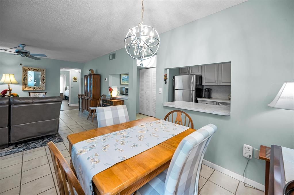 For Sale: $189,000 (2 beds, 2 baths, 1150 Square Feet)