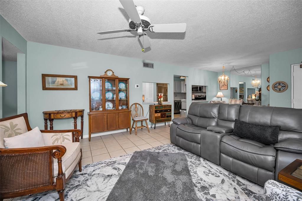 For Sale: $189,000 (2 beds, 2 baths, 1150 Square Feet)