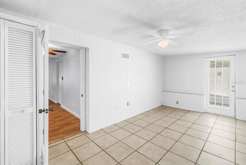 Activo con contrato: $325,000 (3 camas, 1 baños, 985 Pies cuadrados)